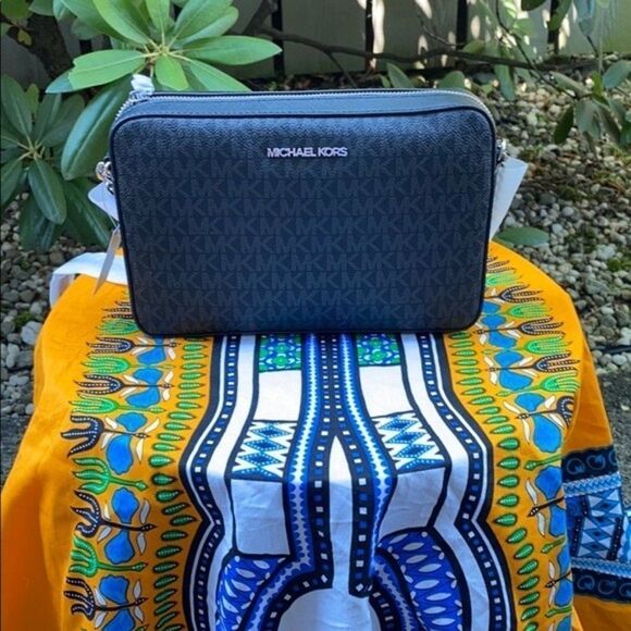 Michael Kors Handbags - Michael Kors Jet Set Crossbody
